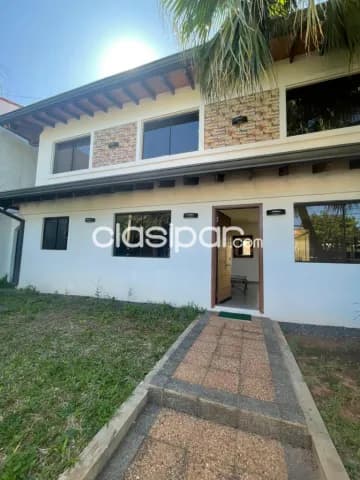 Mburucuyá: Moderna residencia, 4 dormitorios, jardín, piscina, 7.500.000 gs — foto 2
