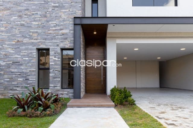 Residencia Casa en Barrio Mburucuya