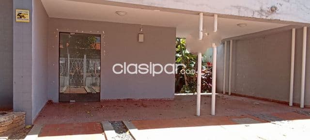 Villa Morra – prox. Pacheco: Ideal p/ oficinas, 4 ambientes, patio, garaje, 5.000.000 gs