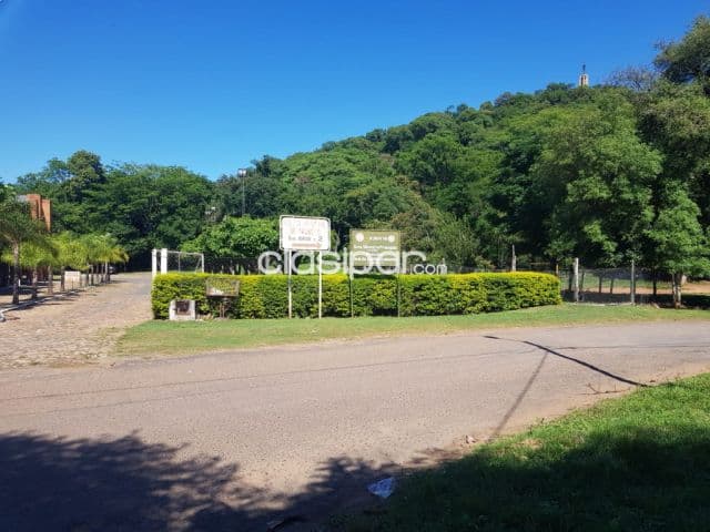 terreno al pie del cerro Lambaré, a 50 mts de Av. Perón y Costanera Sur — foto 1