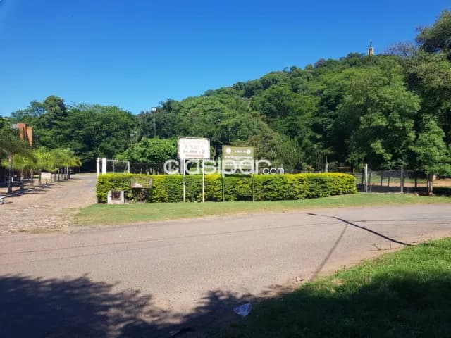 terreno al pie del cerro Lambaré, a 50 mts de Av. Perón y Costanera Sur — foto 2