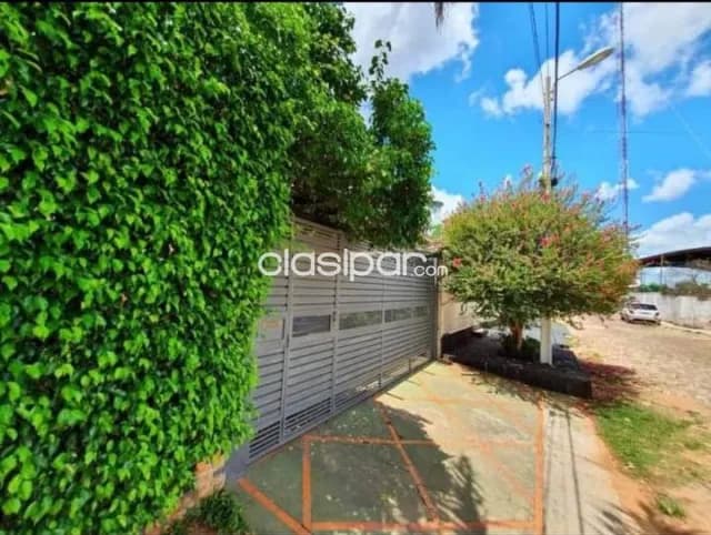 Lambare / canal 13: Hermosa residencia, 3 dormit, escrit, amplio jardín, piscina, foto 2