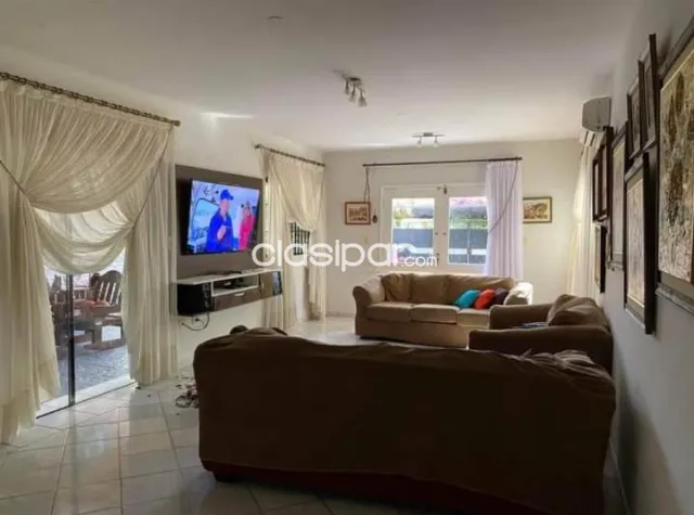 Lambare / canal 13: Hermosa residencia, 3 dormit, escrit, amplio jardín, piscina, foto 5