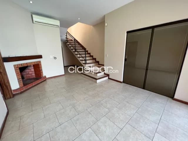 Mburucuyá: Elegante residencia, 4 dormitorios, amplios espacios, jardín, piscina, foto 4