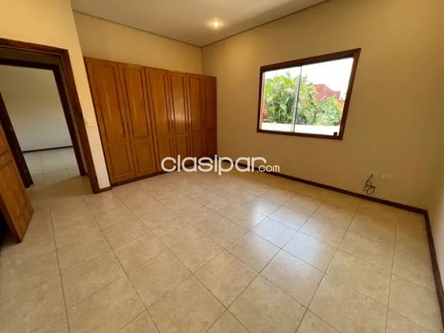 Mburucuyá: Elegante residencia, 4 dormitorios, amplios espacios, jardín, piscina, foto 5