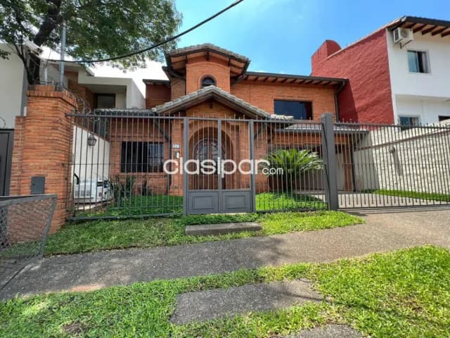 Mburucuyá: Elegante residencia, 4 dormitorios, amplios espacios, jardín, piscina, foto 2