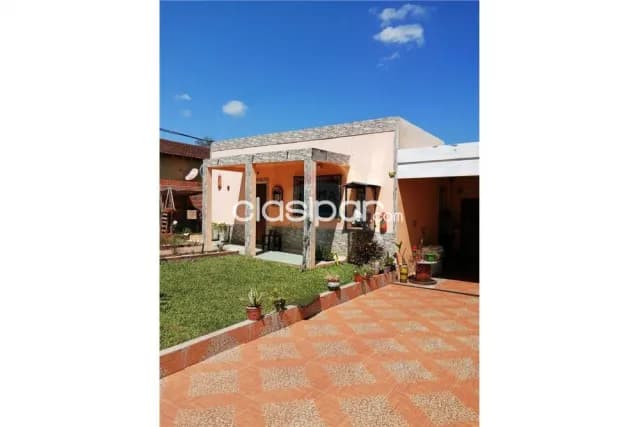 casa en el barrio San Antonio Ypekuru: 4 habitaciones y 3 baños — foto 3