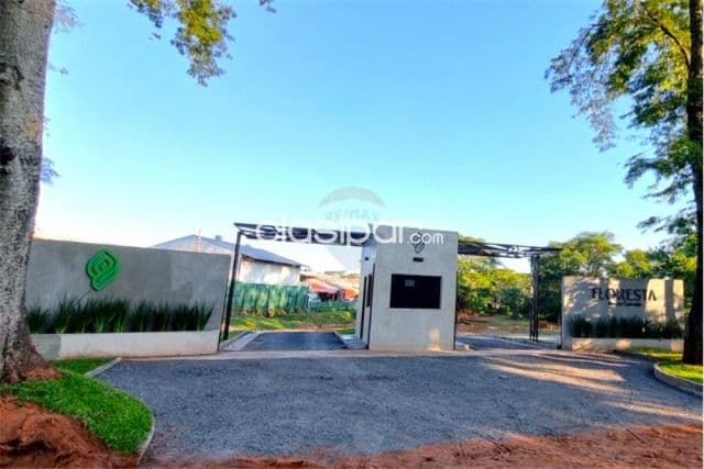 Terreno en barrio cerrado Villa Elisa entrega y cuota de 1.900.000gs