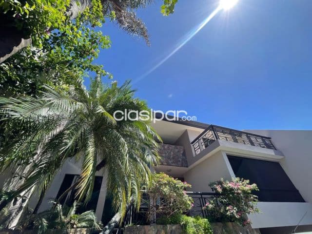 Manorá: Residencia finamente amoblada, 4 suites, jardín, piscina, 3.500 usd