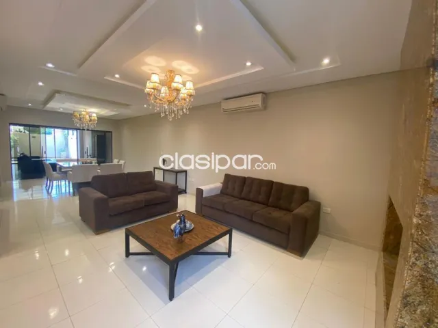 Mcal. Estigarribia: Lujosa residencia minimalista: 3 niveles, 4 suites, jardín, piscina — foto 5
