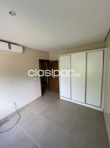Luque – conmebol: Elegante residencia en condominio, 3 dormit, jardín, piscina, guardia 24 — foto 4