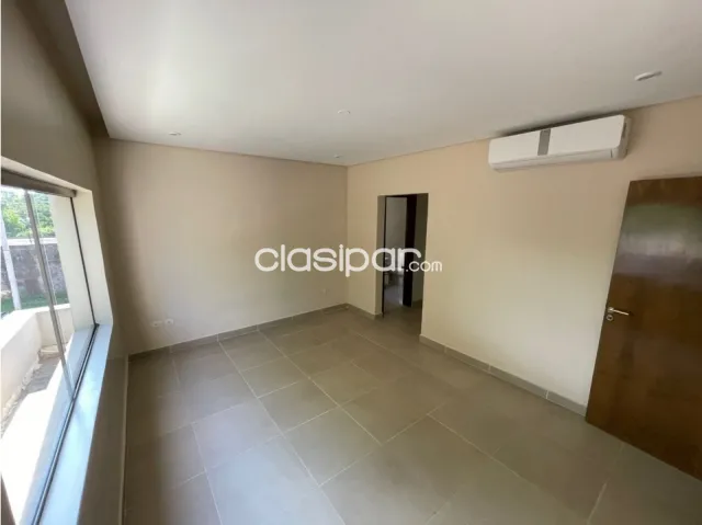 Luque – conmebol: Elegante residencia en condominio, 3 dormit, jardín, piscina, guardia 24 — foto 5