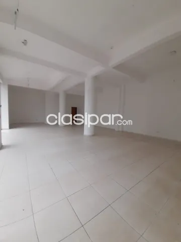 amplio Local comercial - Luque, Centro, foto 2