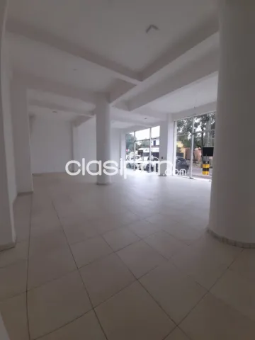 amplio Local comercial - Luque, Centro, foto 5