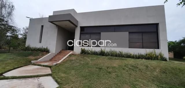 Surubi-i: Elegante residencia amoblada, 4 dormit, jardín, quincho, piscina, 2.200 usd — foto 2