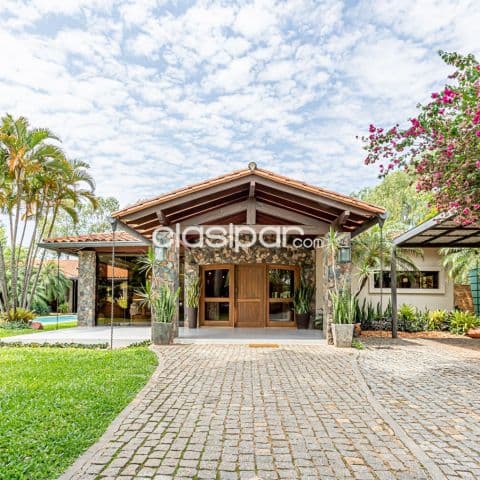 / alquilo en surubi-i: 1.456 m2, esplendida residencia, 3 suites, gran jardín
