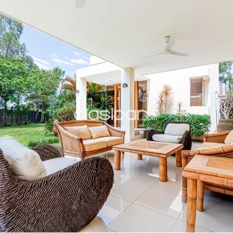 / alquilo en surubi-i: 1.456 m2, esplendida residencia, 3 suites, gran jardín — foto 4