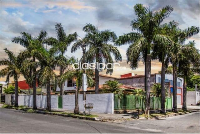 Casa sobre av. República argentina