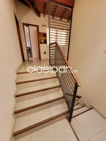 Bo Jara- prox. Col. Francés: Confortable residencia, 3 dormit, escritorio, jardín, piscina