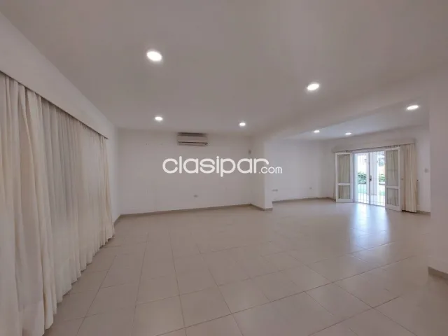Bo Jara z/ leon condou: Distinguida residencia, 4 dormit, jardín, piscina, 1.950 usd — foto 3