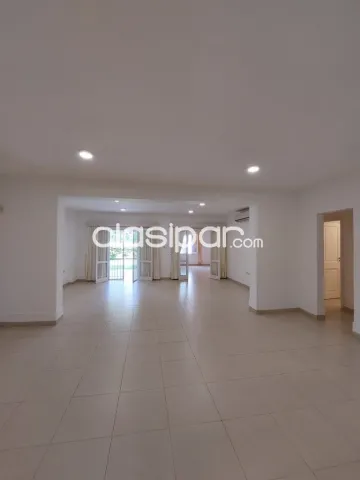 Bo Jara z/ leon condou: Distinguida residencia, 4 dormit, jardín, piscina, 1.950 usd — foto 4