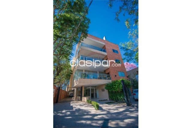 Amplio dpto.1 dormitorio con balcon al frente c/parrilla c/cochera bo.mburicao asunc