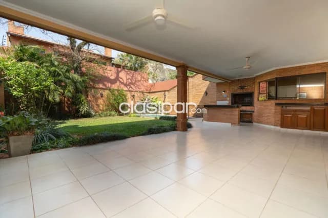B° Las Lomas – prox. Shop. Sol: Elegante residencia, 5 dormitorios, impecable jardín, foto 5