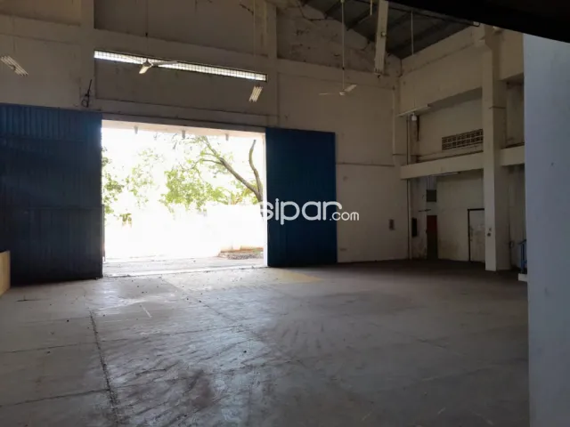 Fdo de la mora: 1.000 m2 deposito + oficinas + estacionamiento + entrada de camiones, foto 4