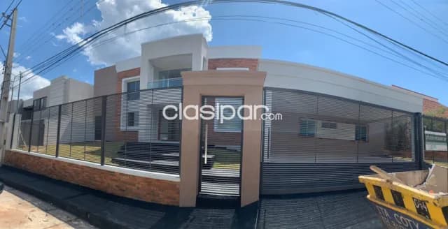 Hermosa Residencia a estrenar Estilo Moderno Lambare Zona Av del Yacth — foto 2