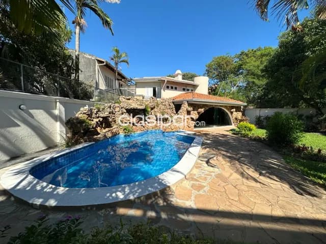 Villa Morra: Lujosa residencia, 1.210 m2, 4 suites, sauna, gran jardín, piscina, 5.000 usd — foto 2