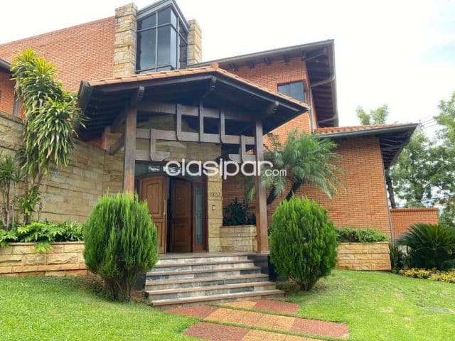 Carmelitas: Lujosa residencia, 1.100 m2, 5 dormit, quincho, gran jardín, piscina