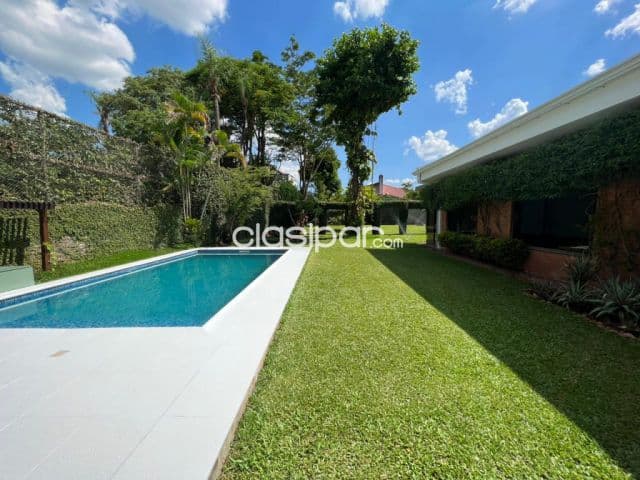 Z/ paseo la galería: 1.225m2, confortable residencia, 3 dormit, gran jardín, piscina