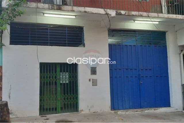 de Edificio de 3 pisos en el Mercado 4