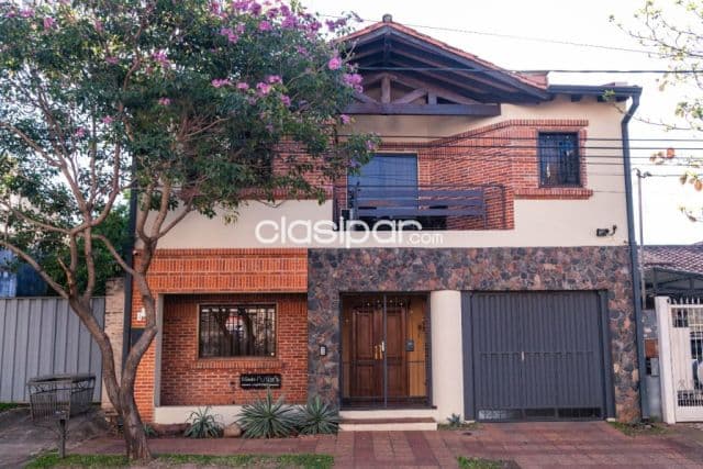 Importante residencia en Venta - Barrio Seminario