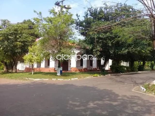 amplia propiedad con antigua casa en pleno centro de Acahay. E2507, foto 3