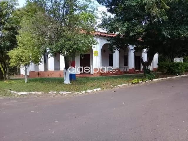 amplia propiedad con antigua casa en pleno centro de Acahay. E2507, foto 4