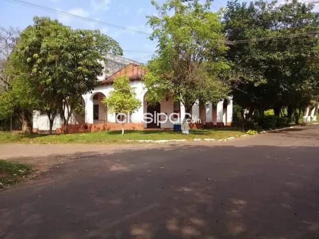 amplia propiedad con antigua casa en pleno centro de Acahay. E2507, foto 5