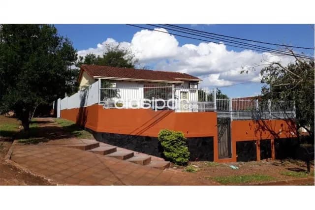 casa en esquina en el barrio San Pedro, a minuto del centro: 3 habitaciones y 1 baño, foto 2
