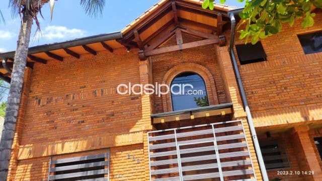 Carmelitas – prox. Casa rica 2: Elegante dúplex amoblado, 3 dormit, jardín, garajes