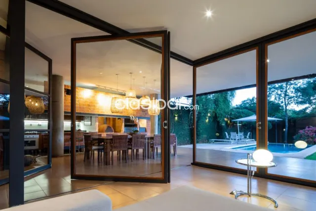 Carmelitas – Las Lomas: 1.560m2, imponente residencia minimalista, 4 suites, jardín, pisci, foto 3