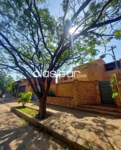 Bo. San cristobal: 420 m2, entorno altamente residencial, 3 dormitorios, jardín, piscina — foto 2