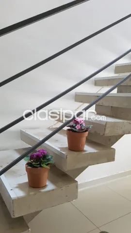 Mburucuyá: Lujoso dúplex, impecable estado, 3 dormitorios, jardín, piscina, 1.100 usd — foto 4