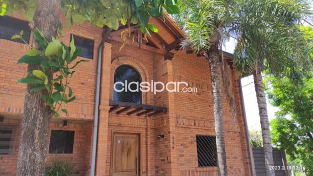 Mburucuyá: Elegante duplex, 3 dormit, amplia recepción, jardín, parrilla, 6.000.000 gs