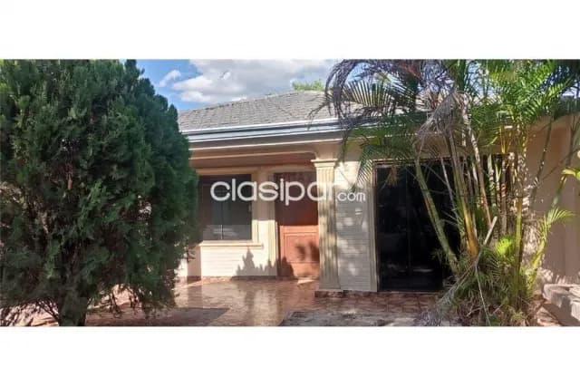 casa en pleno centro de Encarnación: 6 habitaciones y 3 baños — foto 2