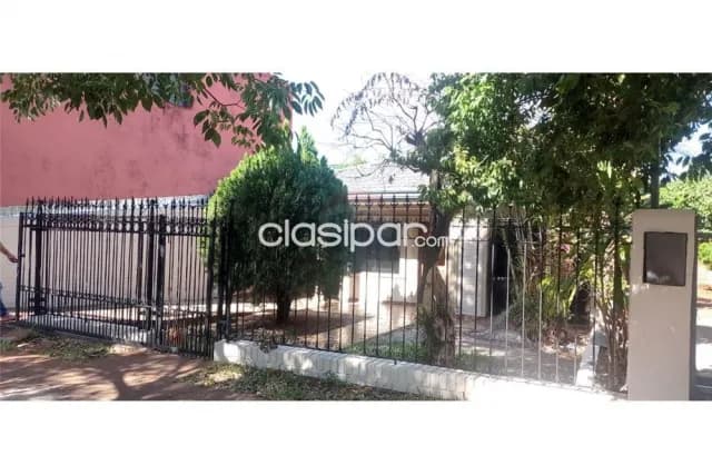 casa en pleno centro de Encarnación: 6 habitaciones y 3 baños — foto 3