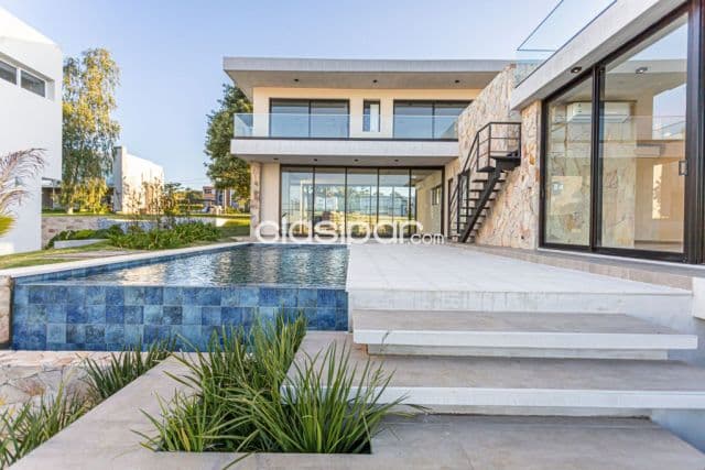 Aqua village a estrenar: Elegante residencia, 3 suites, quincho, parrilla, piscina, seg — foto 1