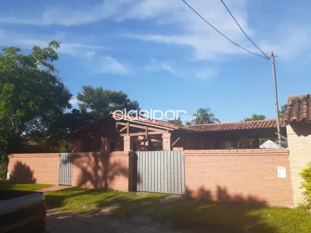 Sanber – centro: 574m2, confortable residencia, 5 dormit + quincho + gran jardín + piscina — foto 2