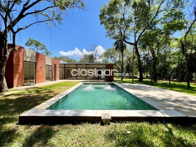 Lago azul – sanber: Maravillosa residencia, 900m2, 3 suites, quincho, parrilla, piscina