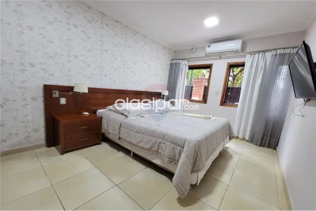 amplia residencia en esquina y con piscina en Cambyreta: 5 habitaciones y 4 baños, foto 5