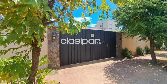 Mburucuyá: Gran residencia premium, 3 dormit, gran jardín, piscina, quincho, parking, foto 3